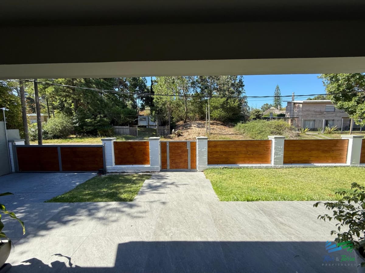 Casa 4 dormitorios en alquiler con piscina, Pinares, Punta del Este