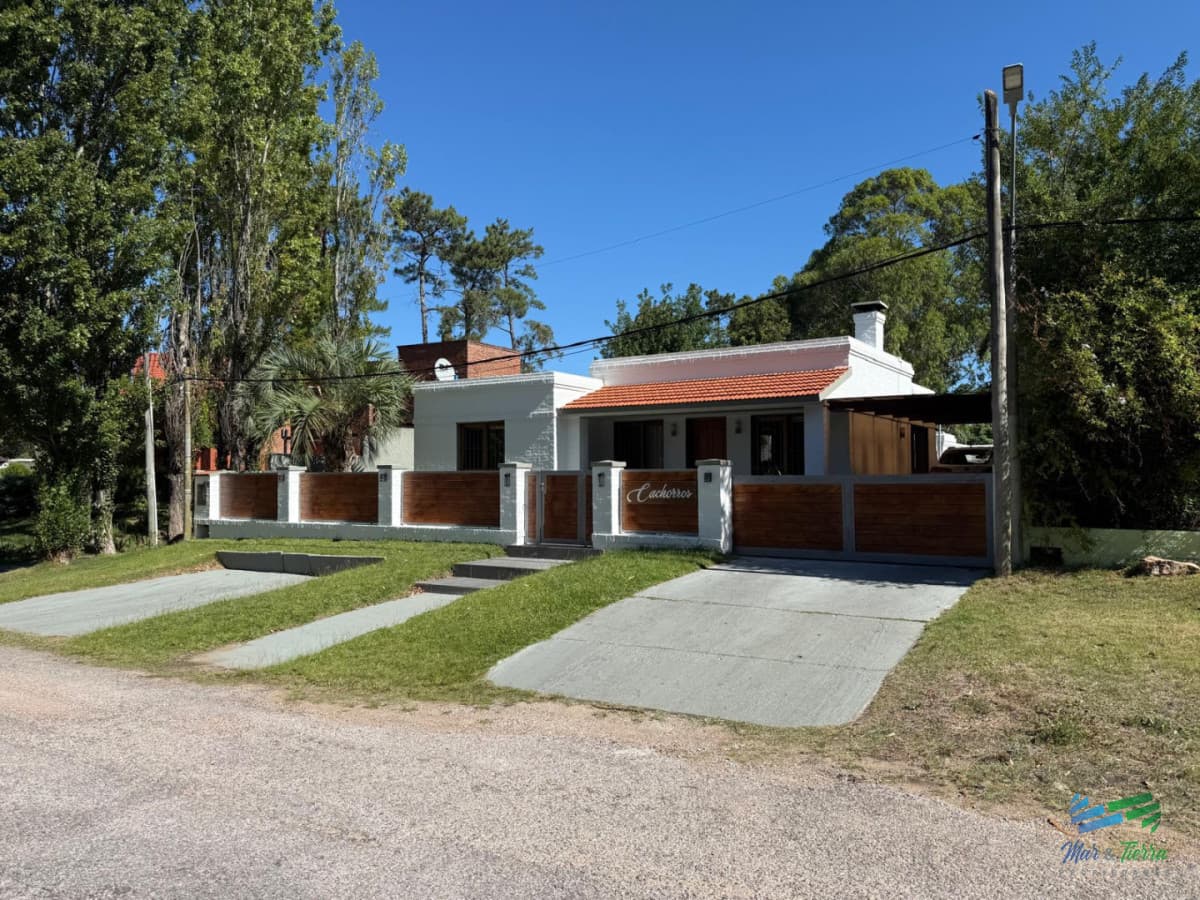 Casa 4 dormitorios en alquiler con piscina, Pinares, Punta del Este