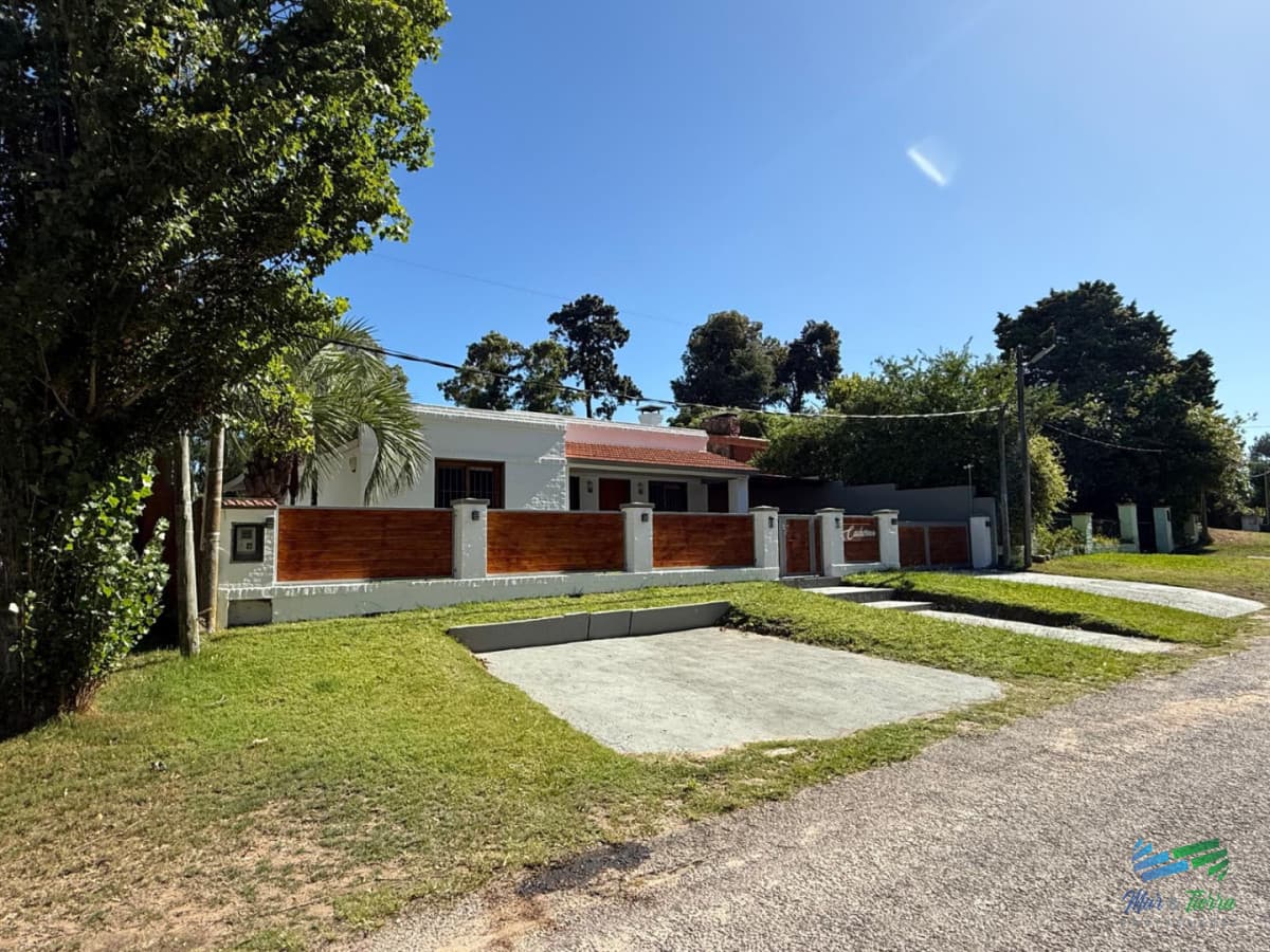 Casa 4 dormitorios en alquiler con piscina, Pinares, Punta del Este