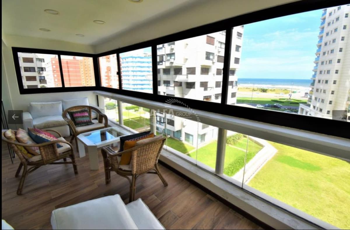 Apartamento de 3 dormitorios en Venta en Playa Brava