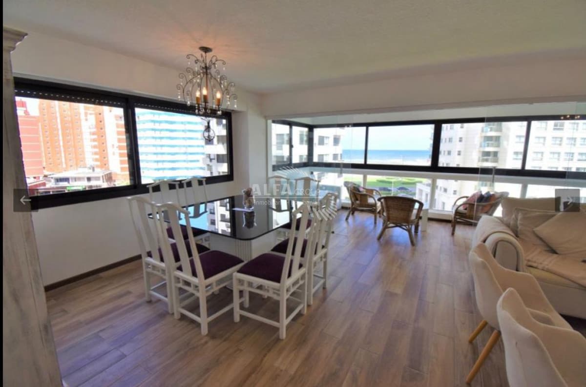 Apartamento de 3 dormitorios en Venta en Playa Brava