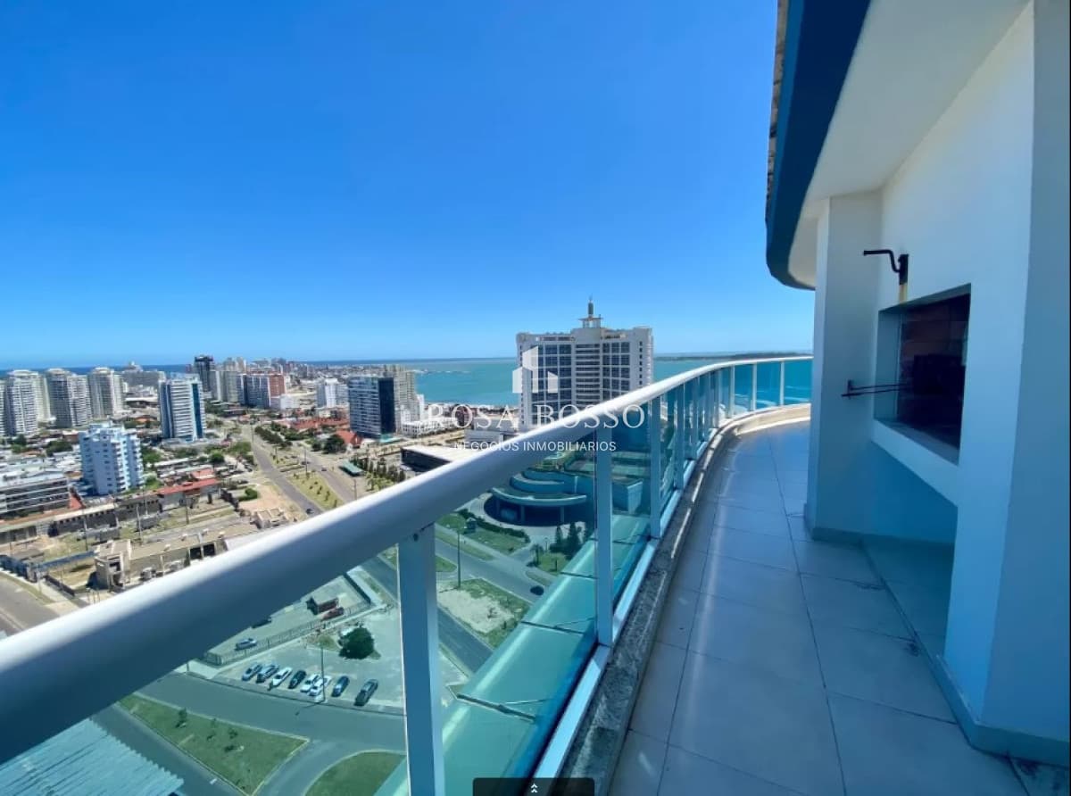 Apartamento Venta 3 dormitorios y dependencia Mansa Punta del Este