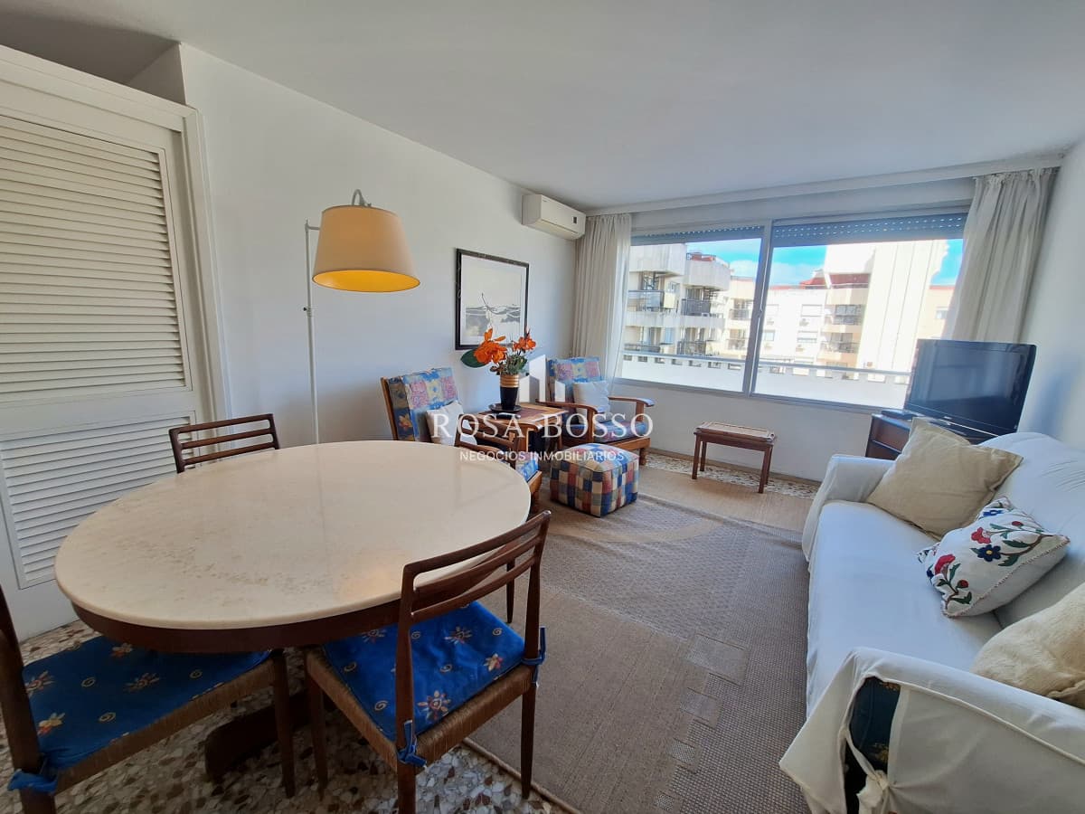 Apartamento en venta 1 dormitorio con garaje Península Punta del Este