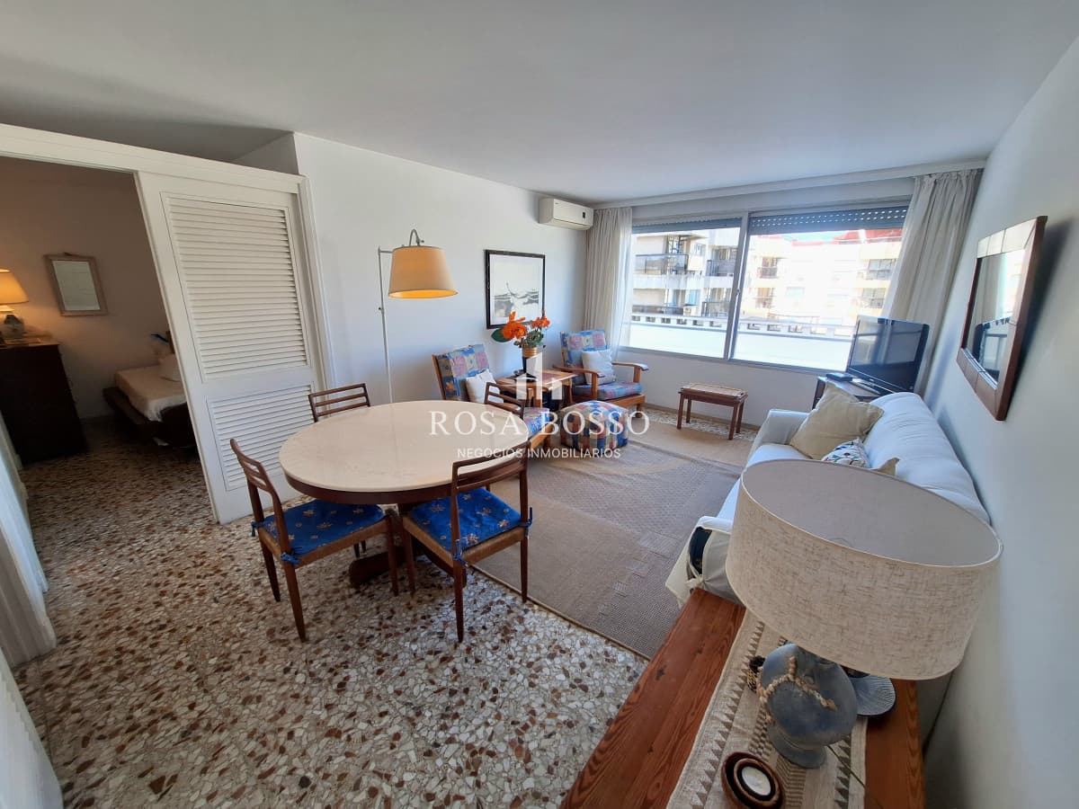 Apartamento en venta 1 dormitorio con garaje Península Punta del Este