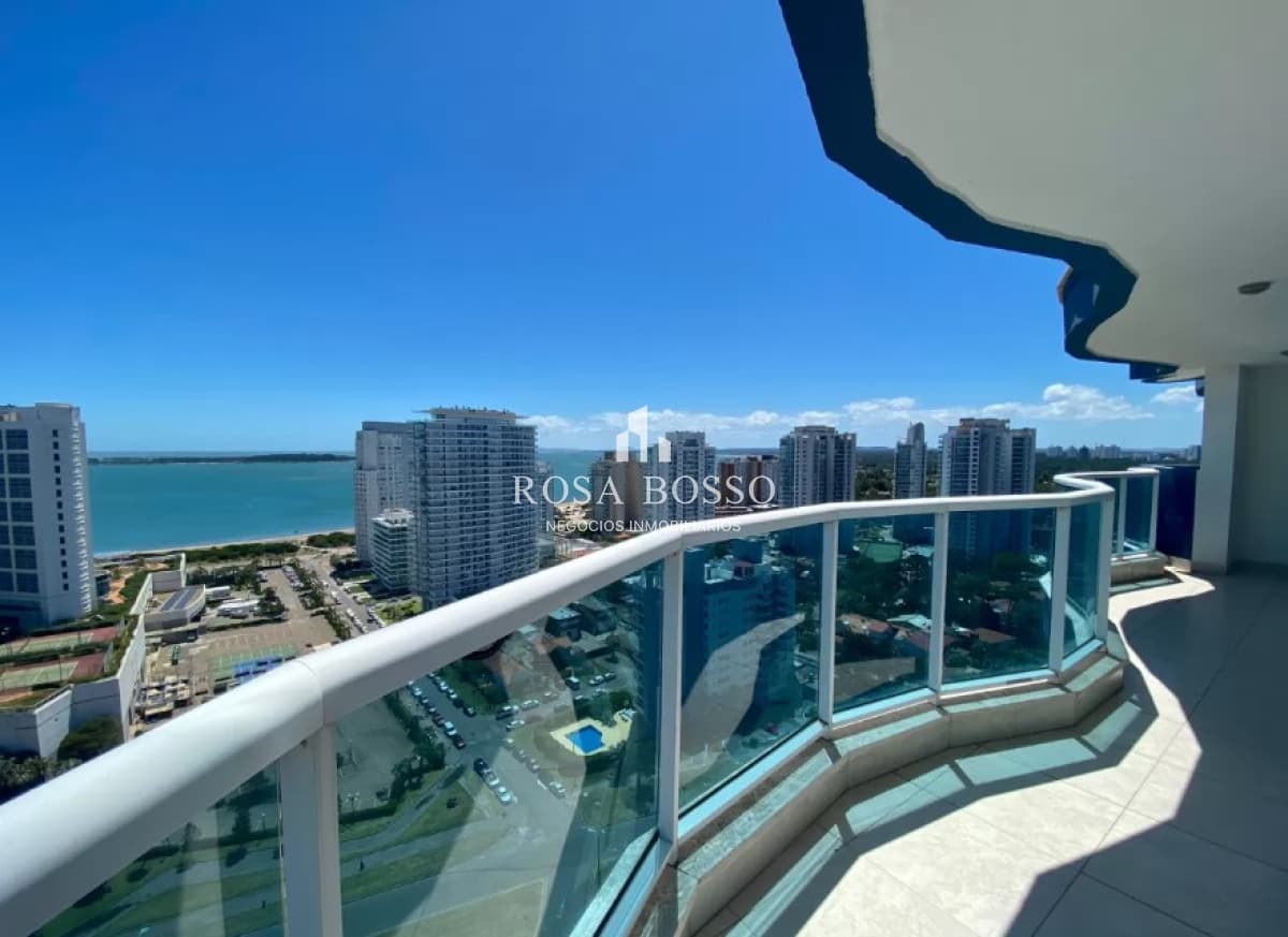 Apartamento Venta 3 dormitorios y dependencia Mansa Punta del Este