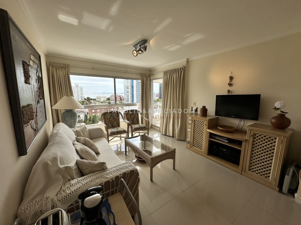 Espectacular apartamento en venta de 3 dormitorios en torre Triangulo, Punta del Este