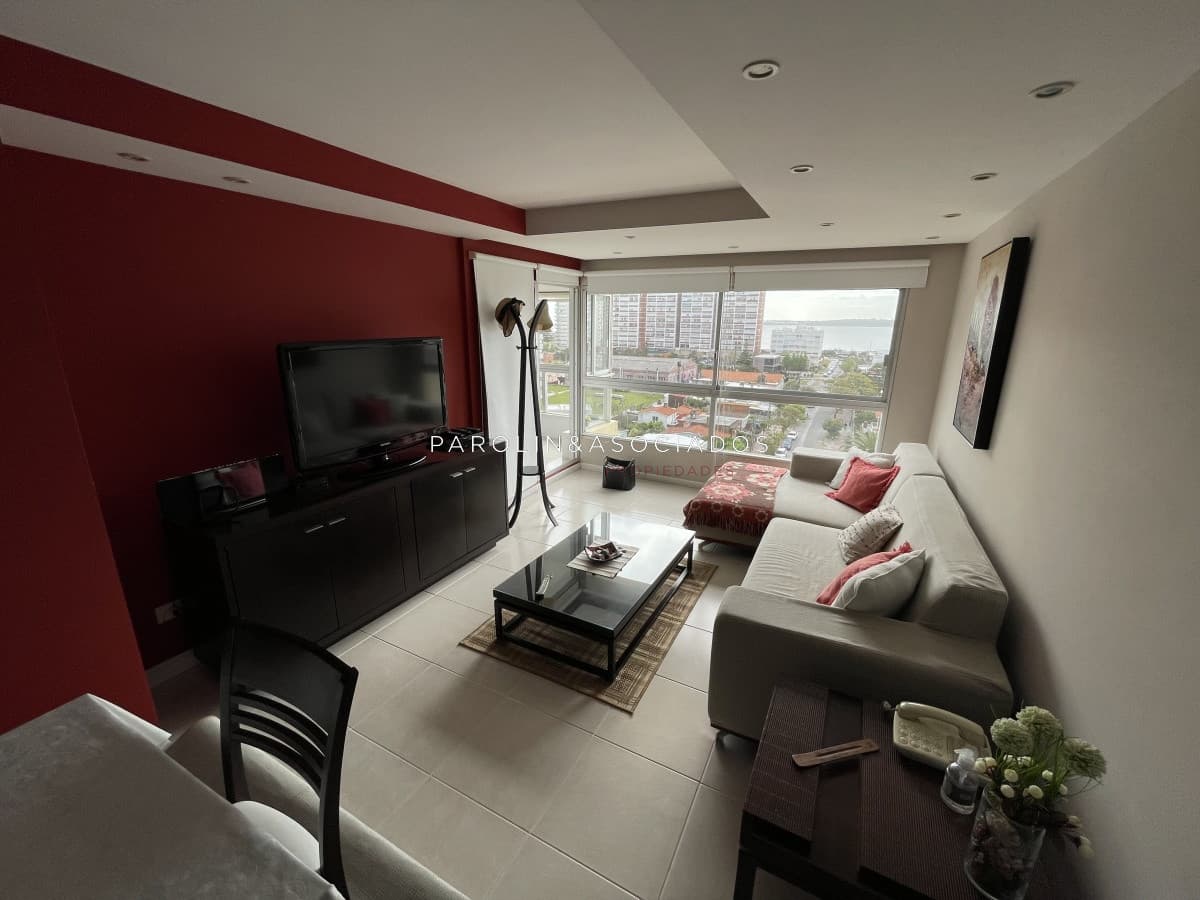 Apartamento de 3 dormitorios con amenities en Punta del Este.
