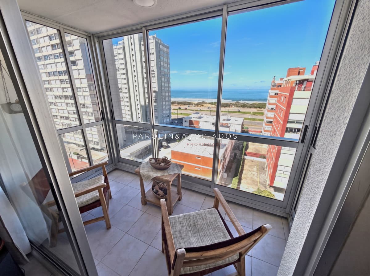 Apartamento en venta de 2 dormitorios con vista al mar