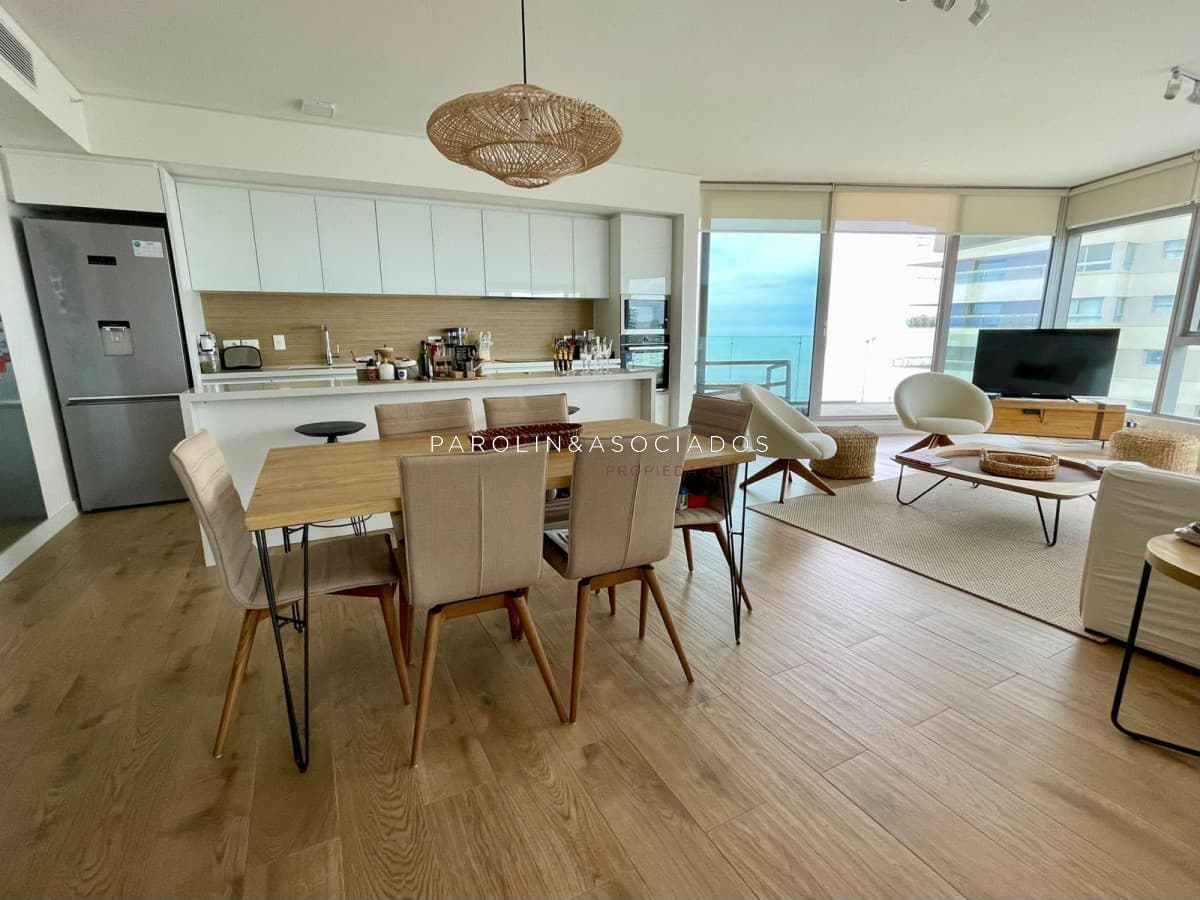 Venta apartamento 2 dormitorios en Torre Trump, Brava, Punta del Este