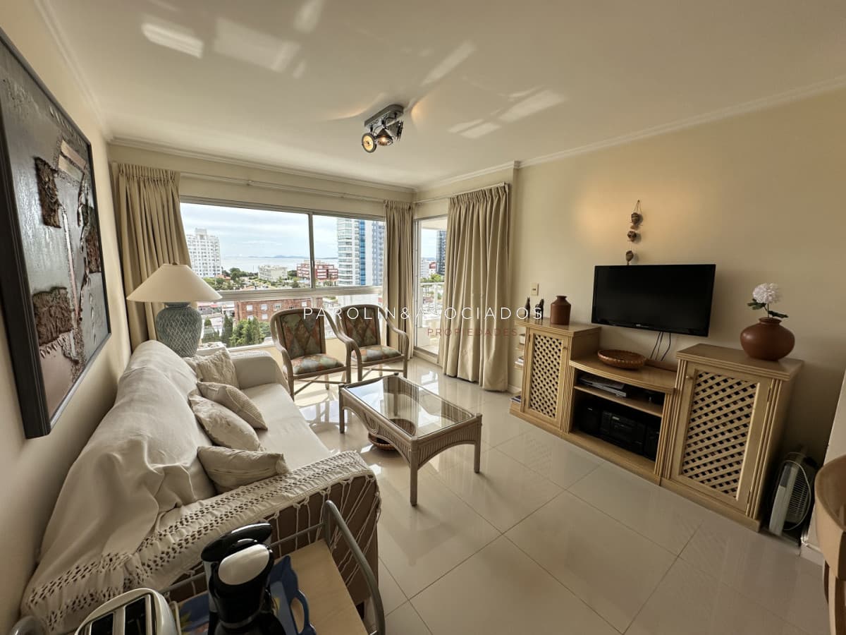 Espectacular apartamento en venta de 3 dormitorios en torre Triangulo, Punta del Este