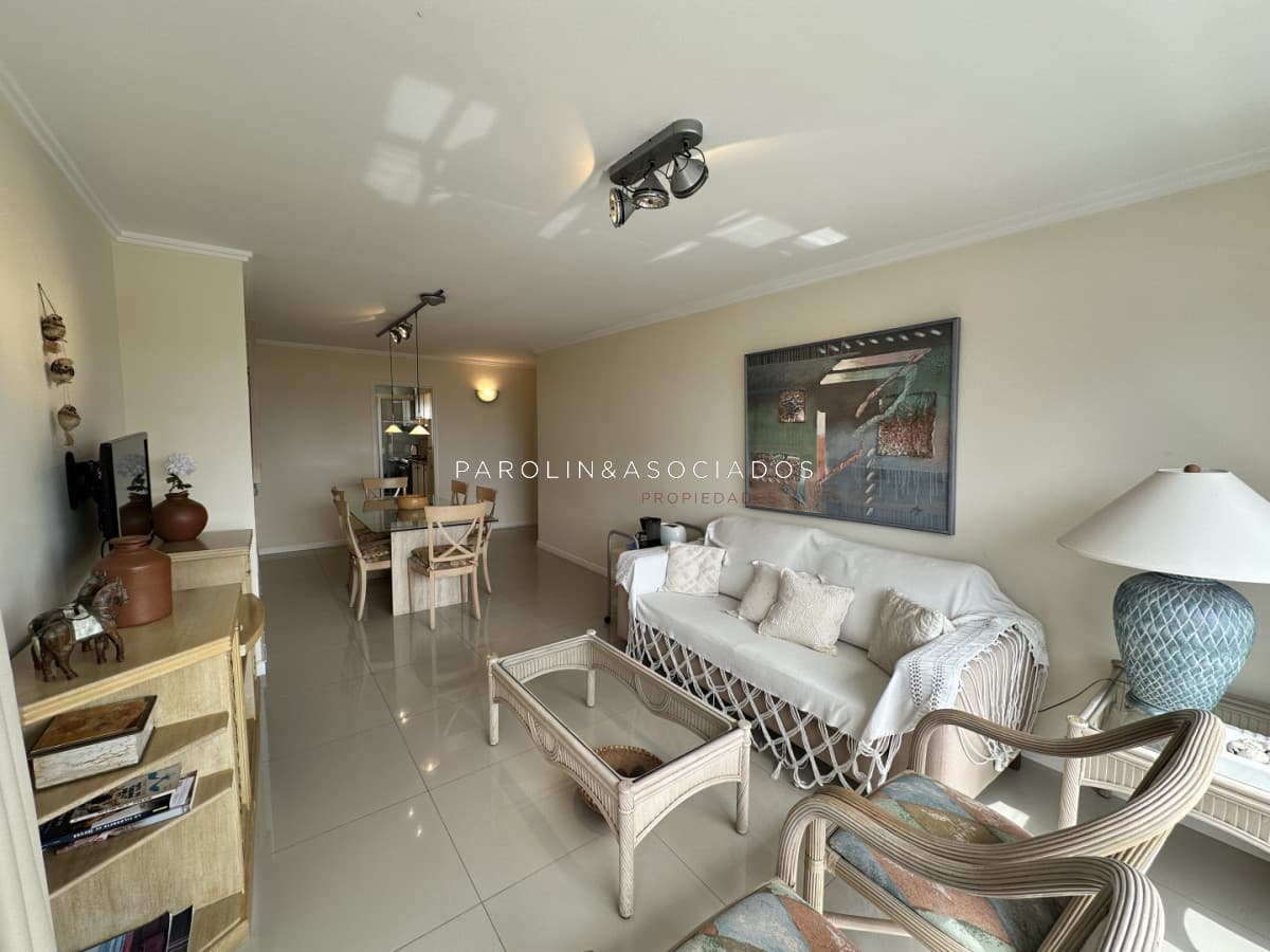 Espectacular apartamento en venta de 3 dormitorios en torre Triangulo, Punta del Este