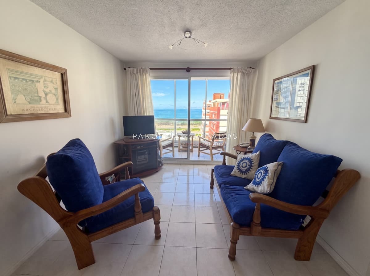 Apartamento en venta de 2 dormitorios con vista al mar