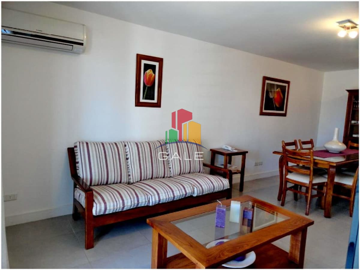 Gale Propiedades & Escribanía Apartamento ID.4027 -  Muy lindo apartamento en piso alto , torre con todos y muy buenos servicios.