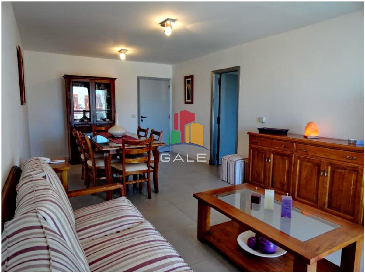 Gale Propiedades & Escribanía Apartamento ID.4027 -  Muy lindo apartamento en piso alto , torre con todos y muy buenos servicios.