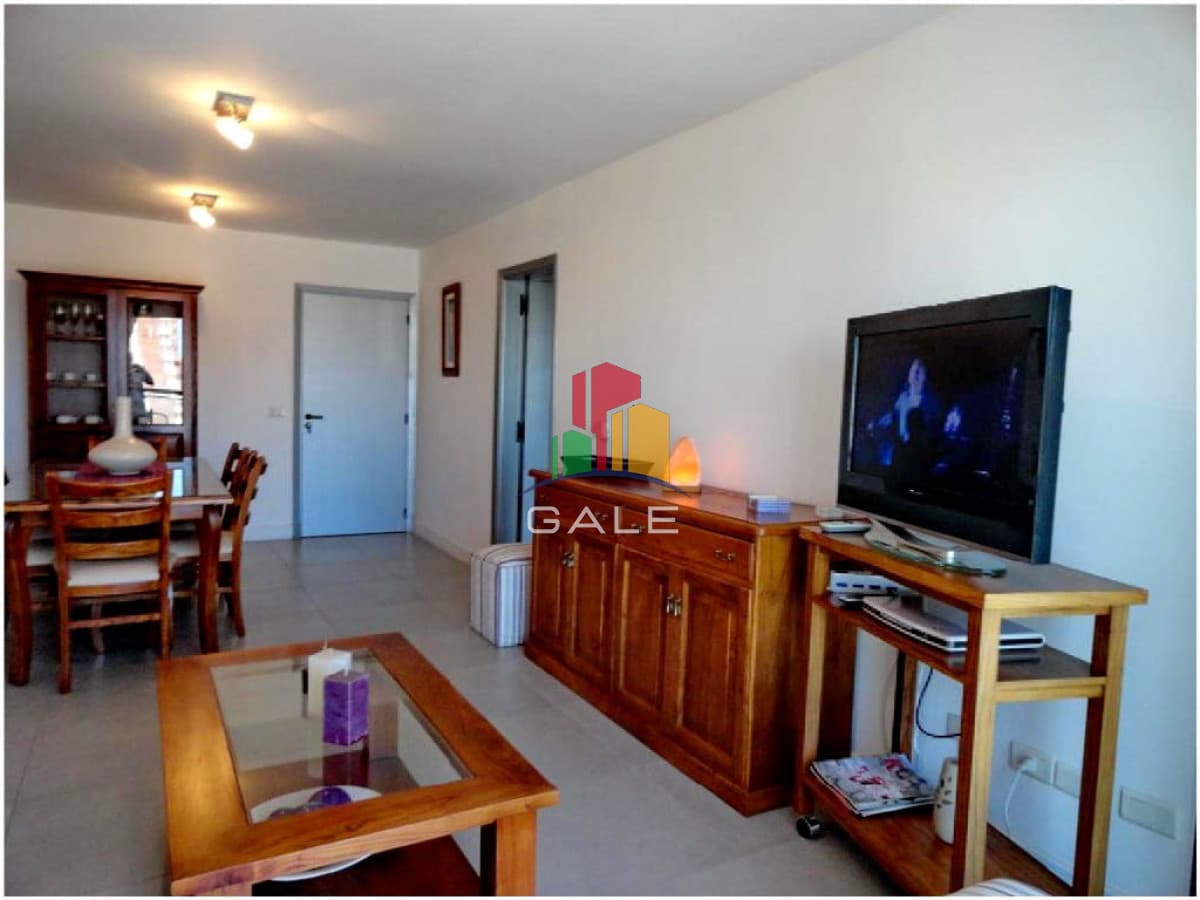 Gale Propiedades & Escribanía Apartamento ID.4027 -  Muy lindo apartamento en piso alto , torre con todos y muy buenos servicios.