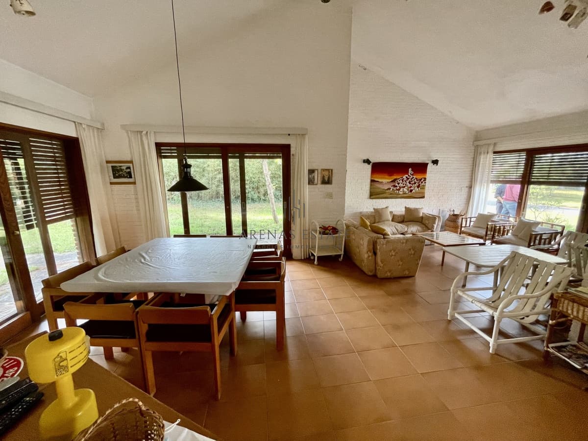 Casa ID.4671 - Oportunidad en San Rafael, chalet tradicional con 1566 m2 de terreno
