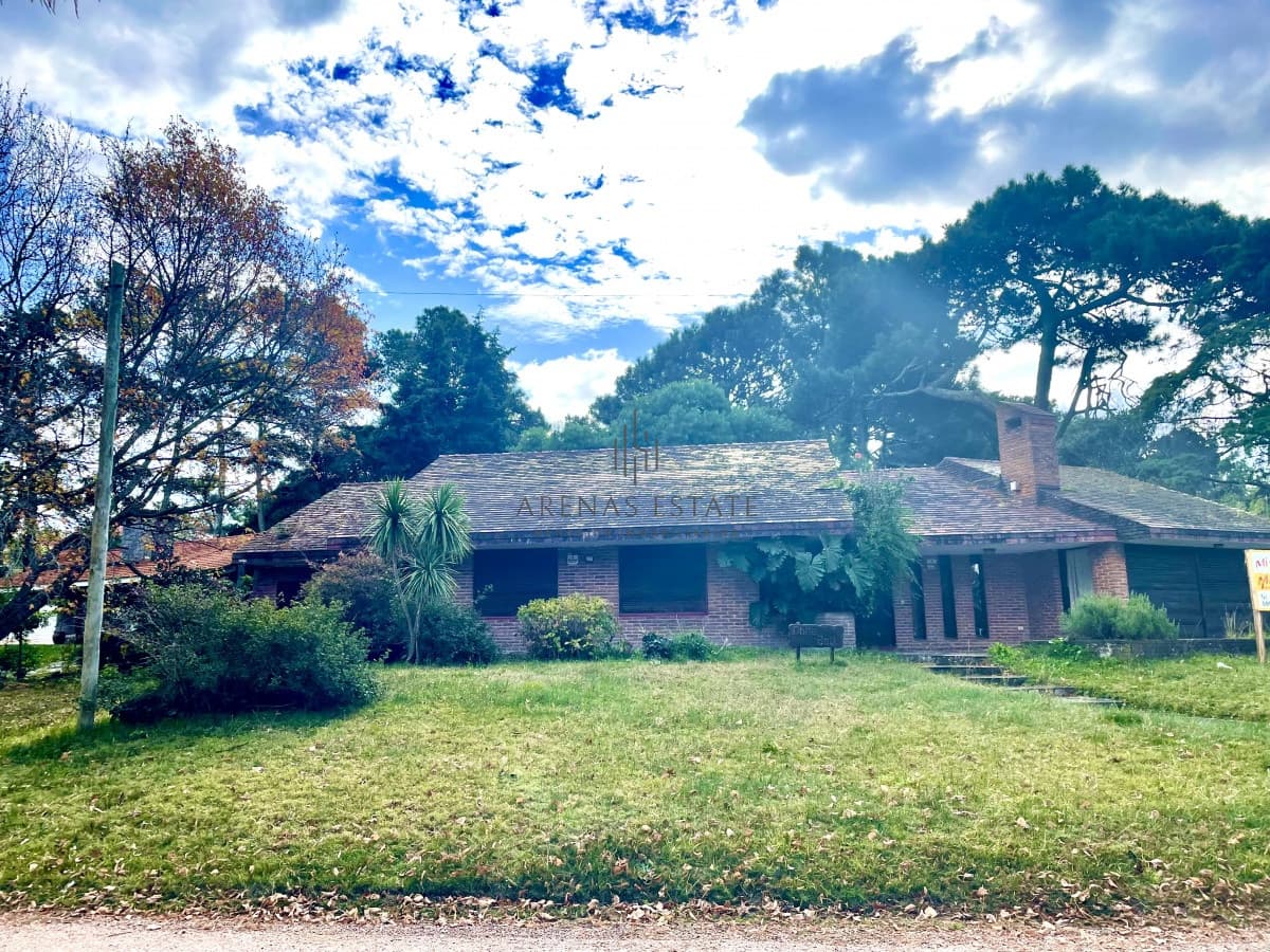 Casa ID.4671 - Oportunidad en San Rafael, chalet tradicional con 1566 m2 de terreno