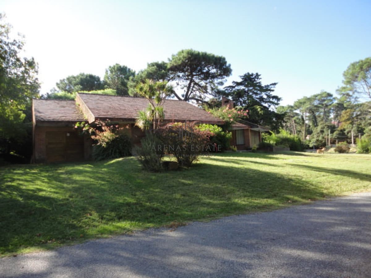 Casa ID.4671 - Oportunidad en San Rafael, chalet tradicional con 1566 m2 de terreno