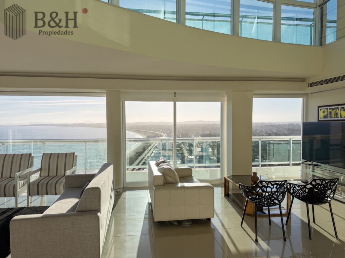 Exclusivo Penthouse en Torre Aquarela, piscina de uso exclusivo con vista a Punta Ballena