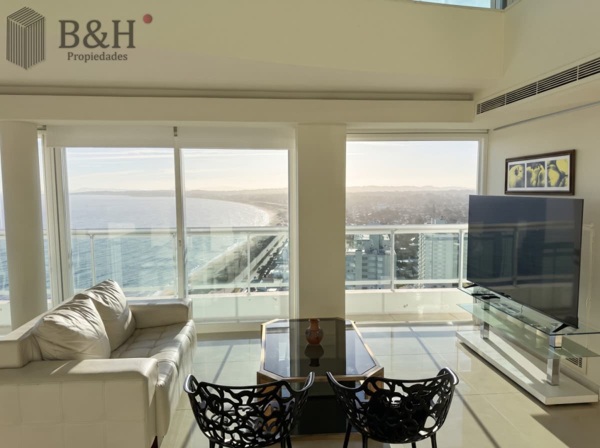 Exclusivo Penthouse en Torre Aquarela, piscina de uso exclusivo con vista a Punta Ballena