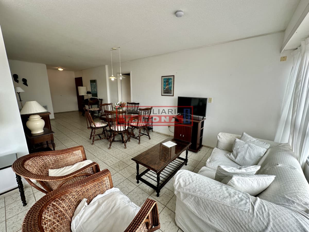 Apartamento en venta de dos dormitorios con garaje en peninsula - Inmobiliaria Verona Punta