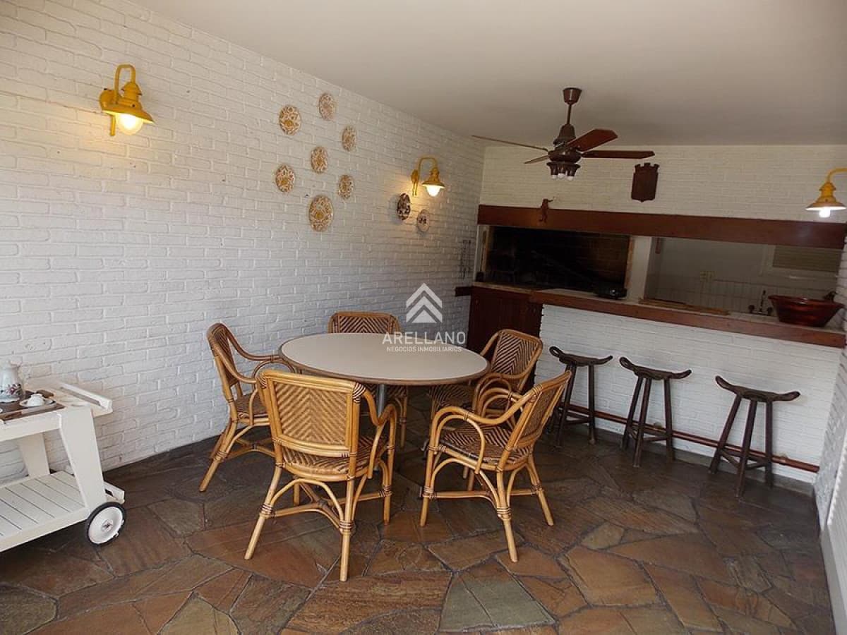 Casa ID.2725 - Casa 5 dormitorios Playa Mansa