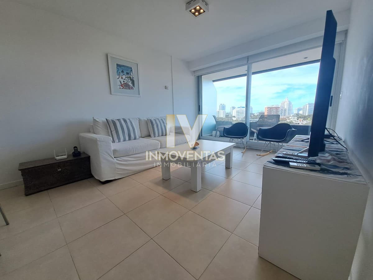 Alquiler Apartamento de 3 dormitorios en Playa Mansa, Punta del Este.