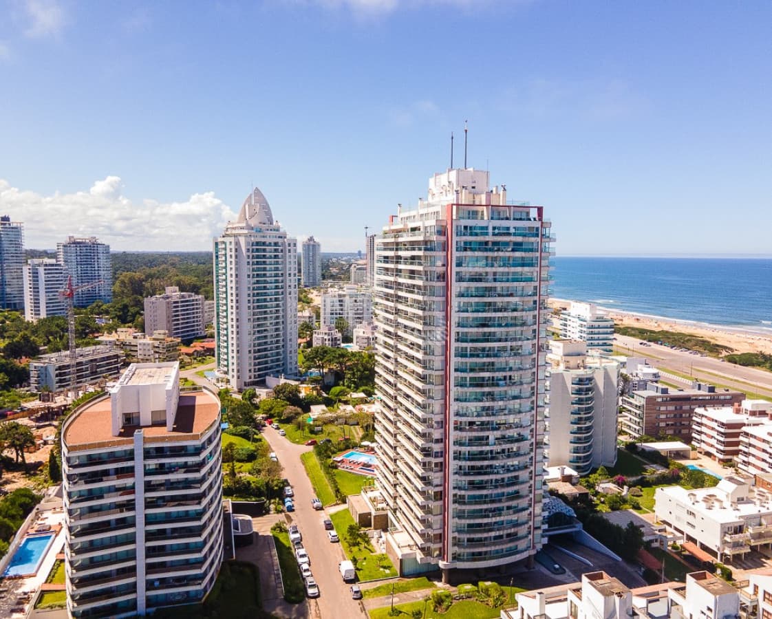 Apartamento en alquiler temporal, 2 dormitorios y 2 baños, Playa Brava