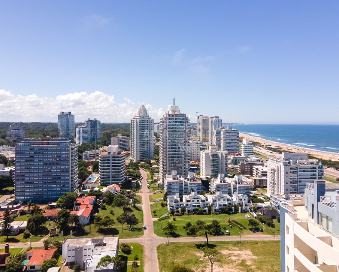 Apartamento en alquiler temporal, 2 dormitorios y 2 baños, Playa Brava