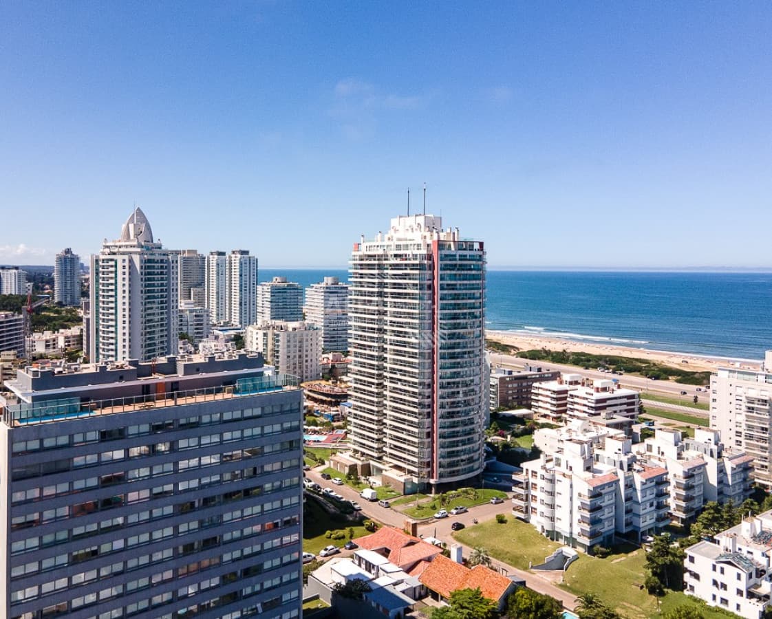 Apartamento en alquiler temporal, 2 dormitorios y 2 baños, Playa Brava