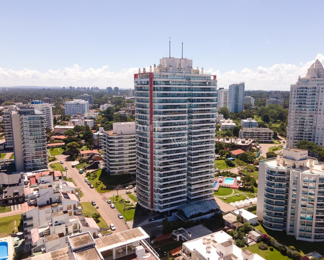 Apartamento en alquiler temporal, 2 dormitorios y 2 baños, Playa Brava