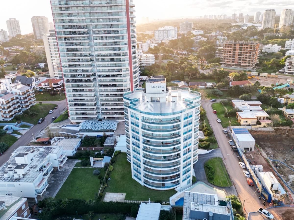 Apartamento ID.5700 - Apartamento en venta de 3 dormitorios en Playa Brava