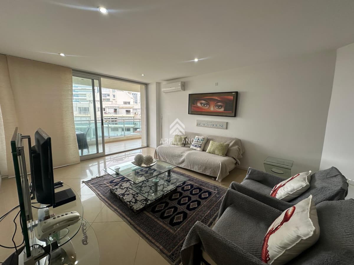 Apartamento ID.5700 - Apartamento en venta de 3 dormitorios en Playa Brava
