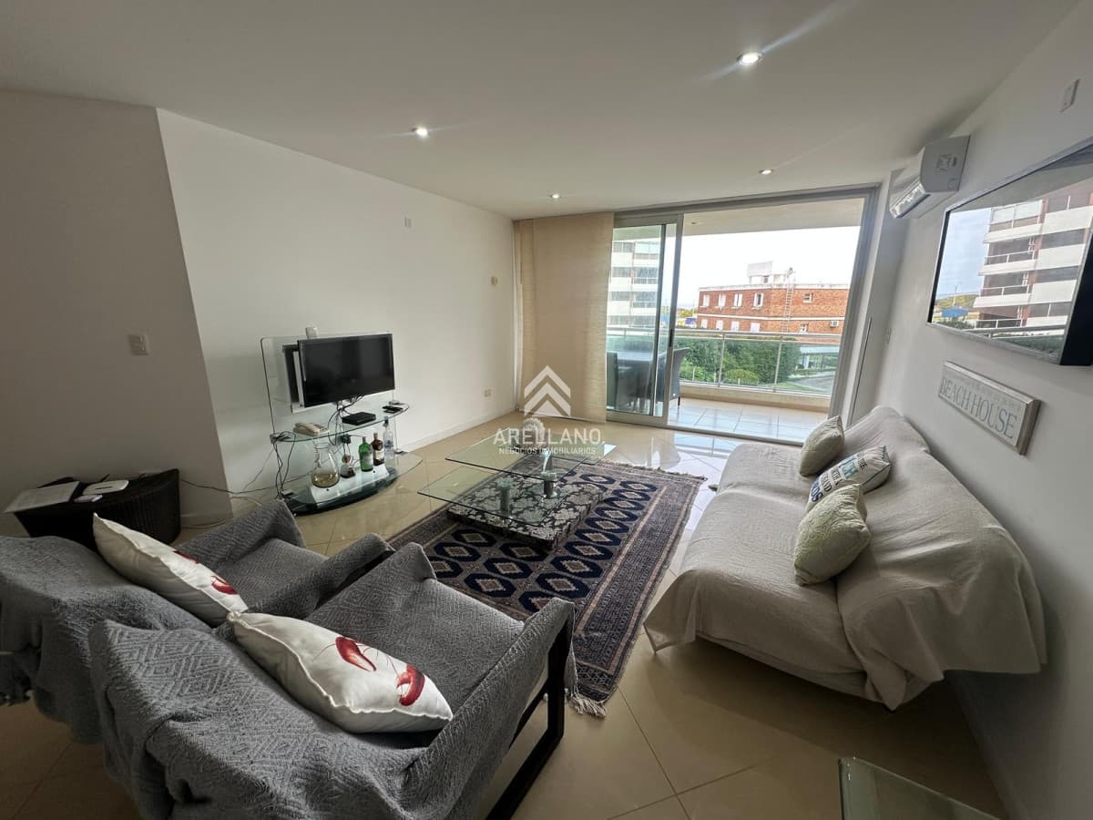 Apartamento ID.5700 - Apartamento en venta de 3 dormitorios en Playa Brava