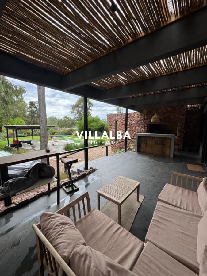 Excelente Casa en venta, 2 dormitorios, 1000 metros de terreno, Chacras del Pinar, Maldonado