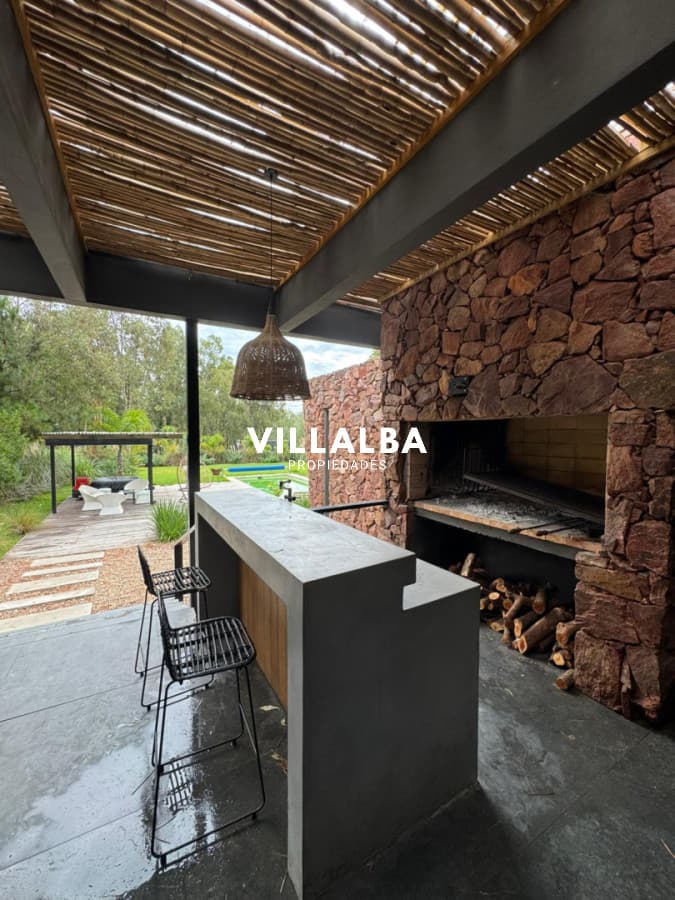 Excelente Casa en venta, 2 dormitorios, 1000 metros de terreno, Chacras del Pinar, Maldonado