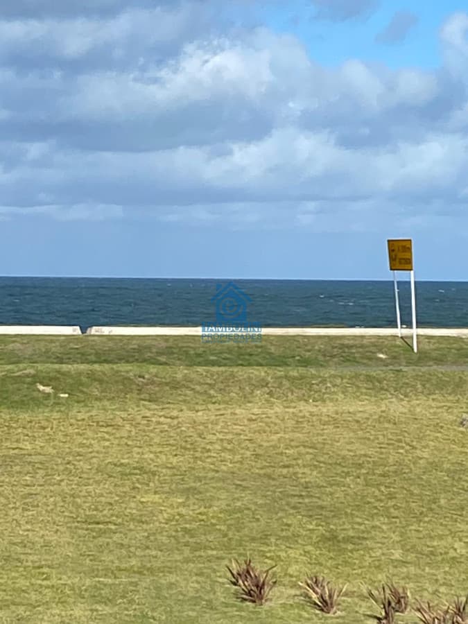 Hermoso departamento en alquile anual frente al mar Mansa  -
