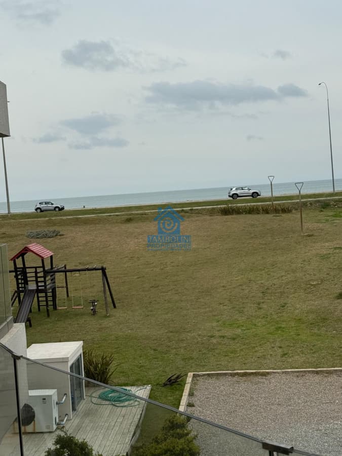 Alquiler Anual Edificio con Amenities Mansa Frente al Mar  -