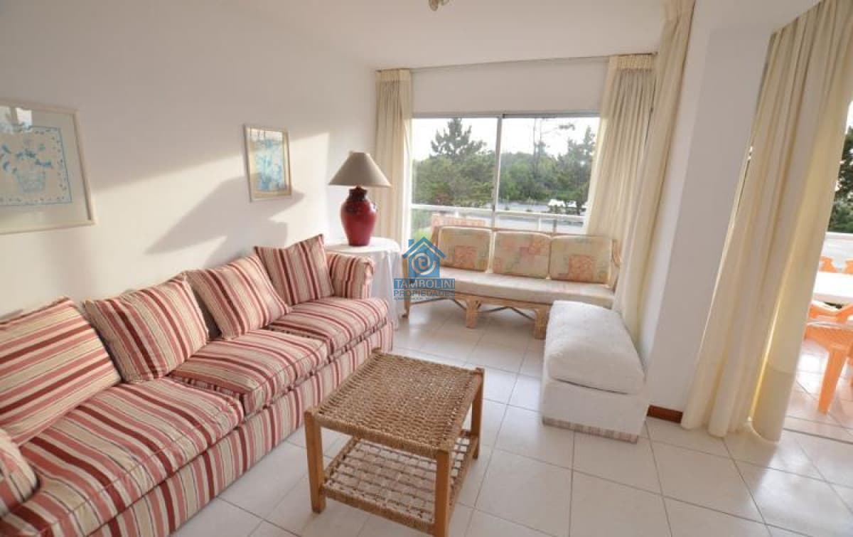 Alquiler Anual 3 Dormitorios Frente al Mar   -