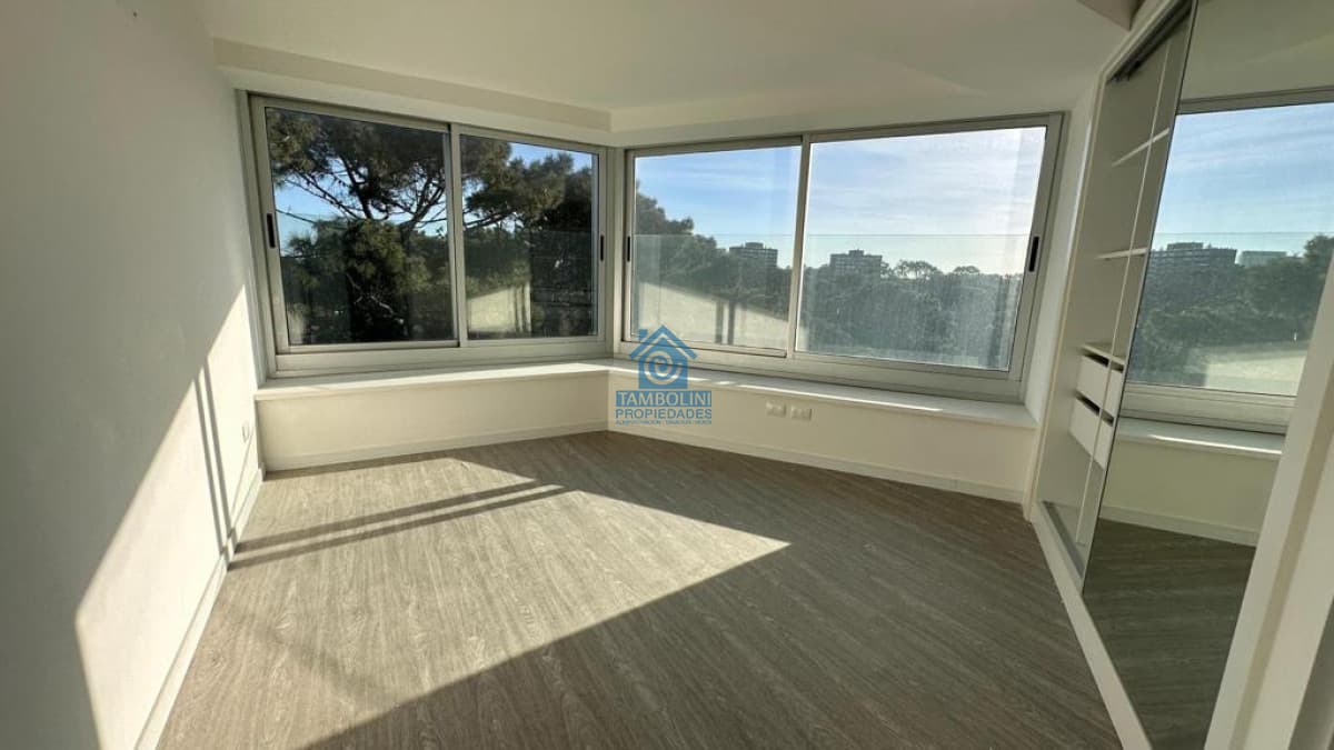 Apartamento ID.144 - Departamento en venta Dos Dormitorios edificio con muy buenos servicios en Punta Del Este