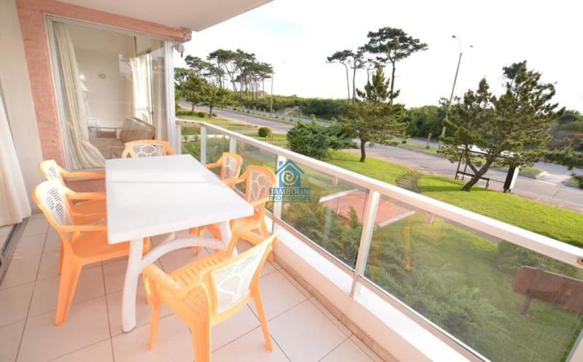 Alquiler Anual 3 Dormitorios Frente al Mar   -