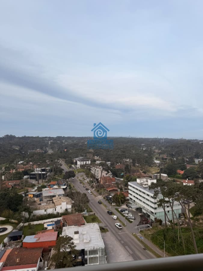 Departamento en Alquiler Anual Zona Punta Shopping  -