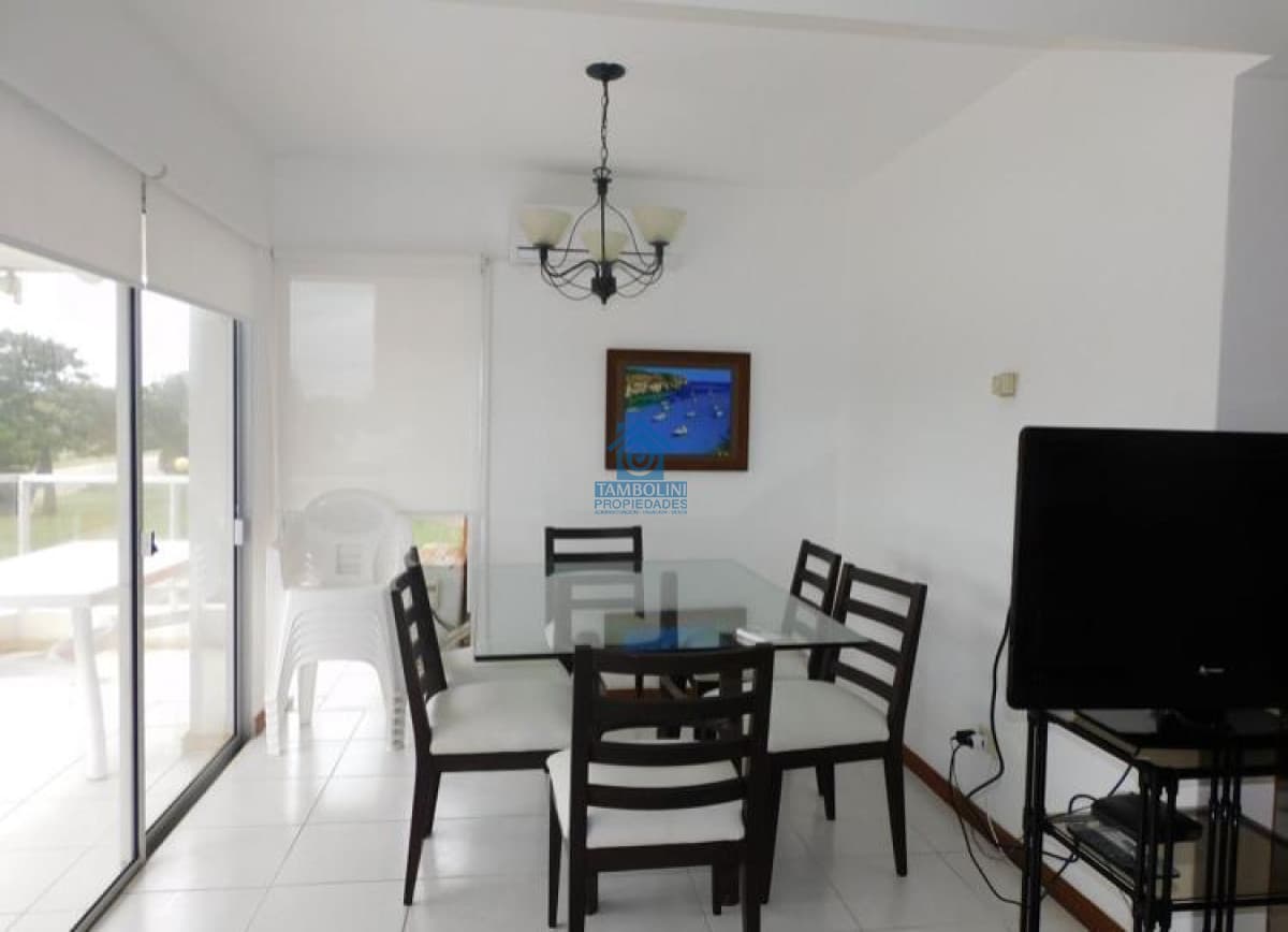 Alquiler Anual 3 Dormitorios Frente al Mar   -