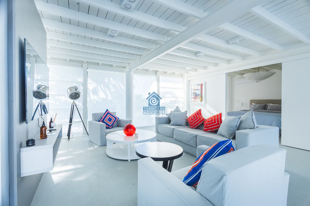 Alquiler Anual Fabulosa Casa en La Barra   -
