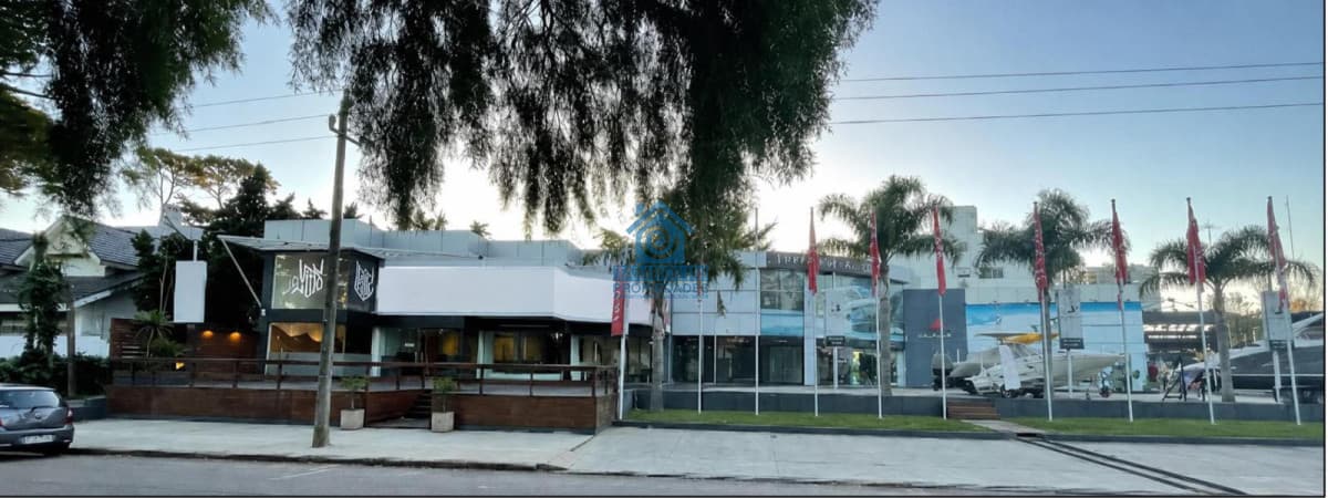 Alquiler Local en Premium Plaza   -