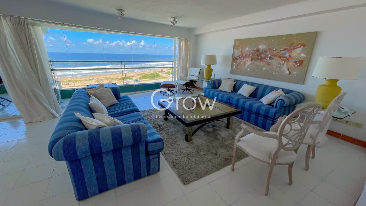 Exclusivo apartamento en Playa Brava!  -