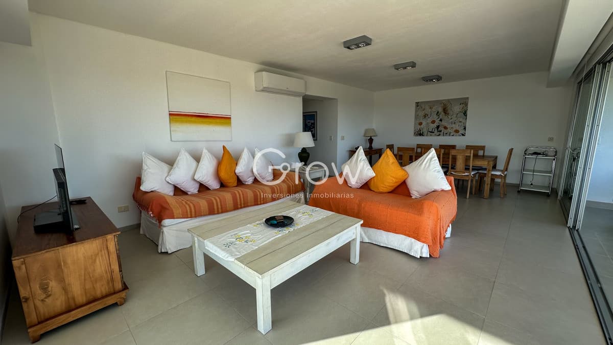 Departamento esquinero en primera linea de Playa Brava!