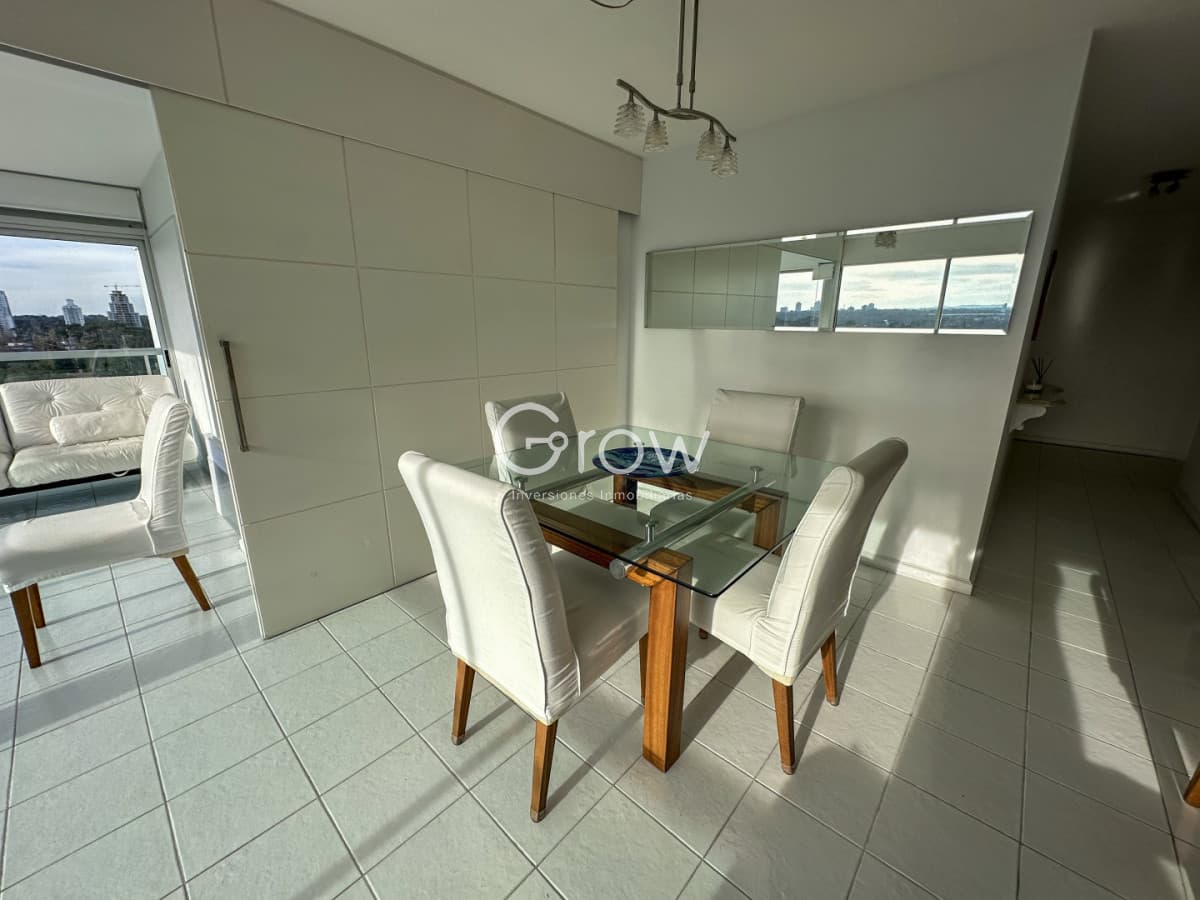 Exclusivo departamento piso alto en venta a solo pasos del mar en Playa Mansa