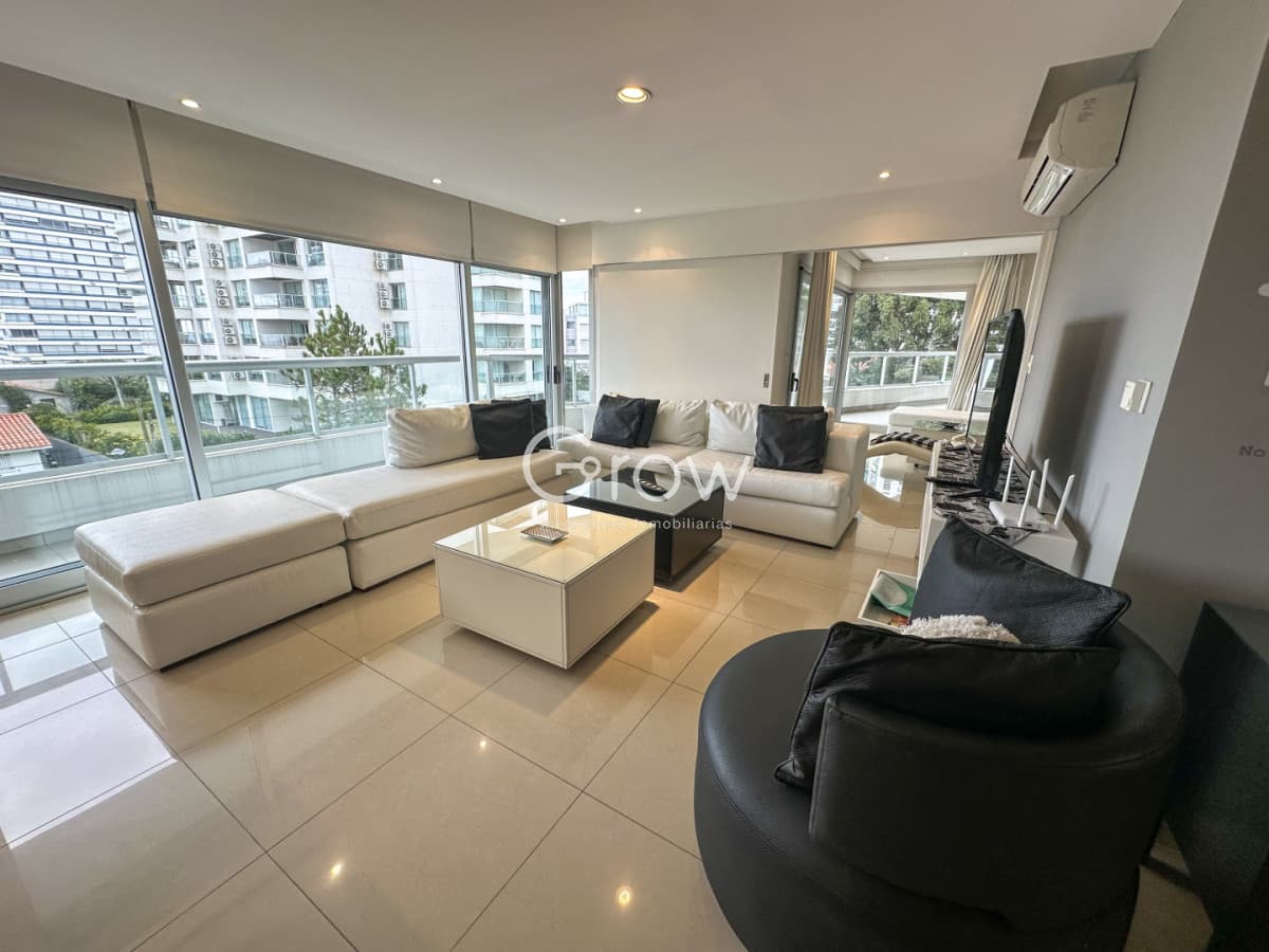Exclusivo departamento semi piso en Playa Brava, Punta del Este!