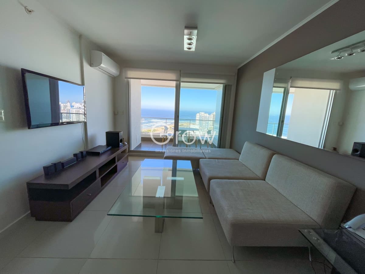 Piso alto con hermosa vista a Playa Brava!